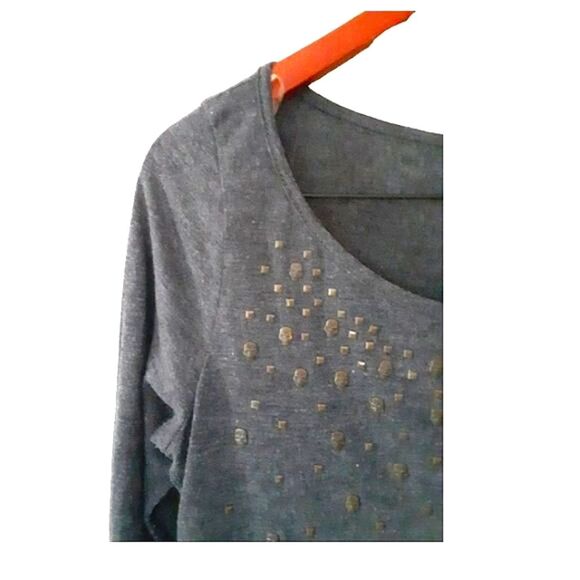 The Clas-sic Studded Skull Women Top Size L Gray Long Sleeve - Picture 4 of 5
